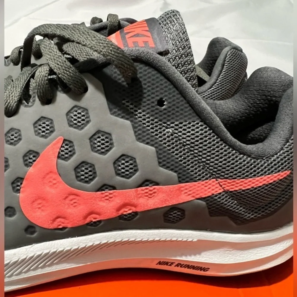 Nike Downshifter 7 Women’s Running Shoes sneakers gray and pink size 9W‎